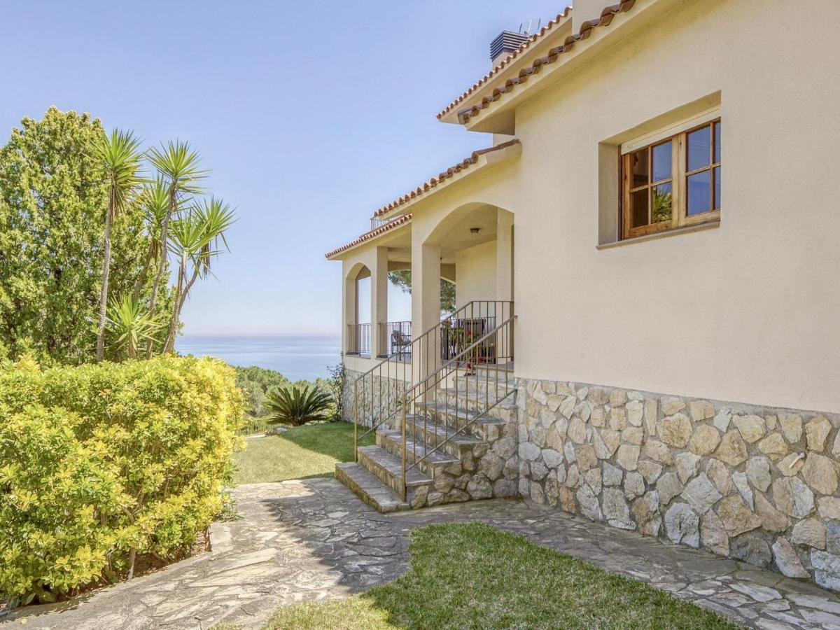 Villa Belvilla By Oyo In With Pool